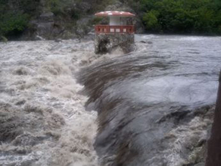 Al menos 60 personas fueron rescatadas del río Anisacate Al menos 60 personas fueron rescatadas del río Anisacate