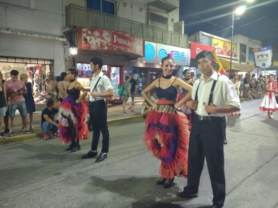 colectividades bailarina - #COLECTIVIDADES2018 : a platea llena, enamoró Luciano Pereyra