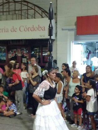 colectividades botellas - #COLECTIVIDADES2018 : a platea llena, enamoró Luciano Pereyra