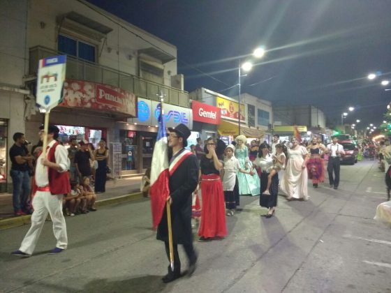 colectividades francia - #COLECTIVIDADES2018 : a platea llena, enamoró Luciano Pereyra