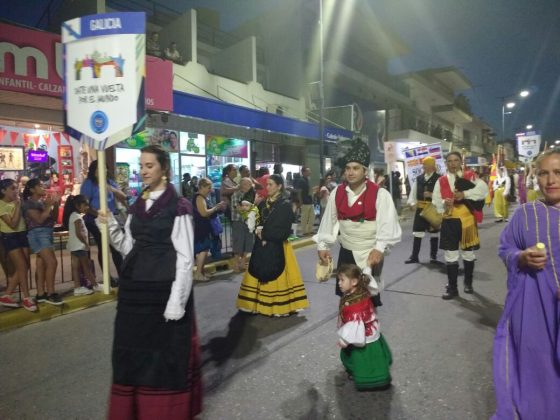 colectividades galicia - #COLECTIVIDADES2018 : a platea llena, enamoró Luciano Pereyra