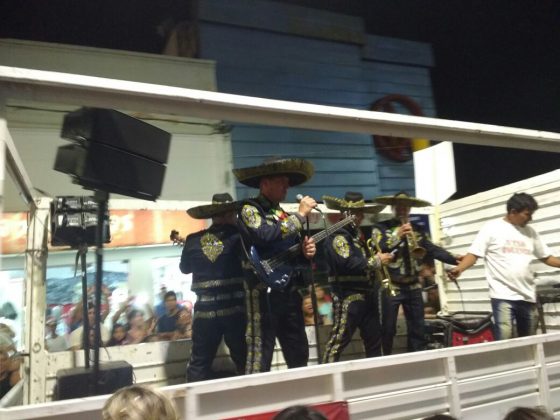 colectividades mexico - #COLECTIVIDADES2018 : a platea llena, enamoró Luciano Pereyra