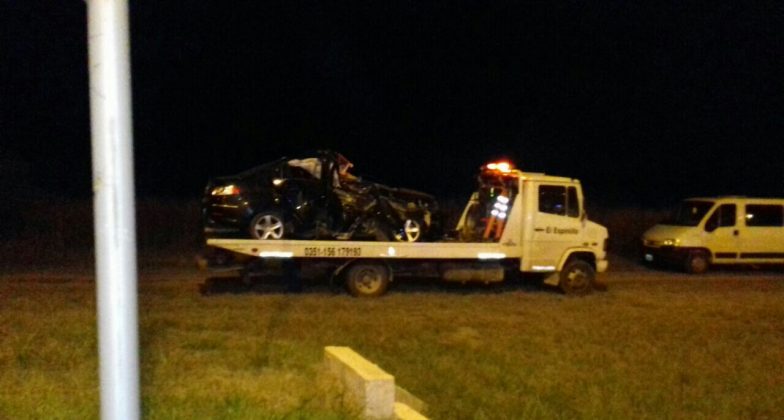 accidente grua auto - Se produjo un nuevo accidente en la Rotonda que une Ruta 5 y C-45