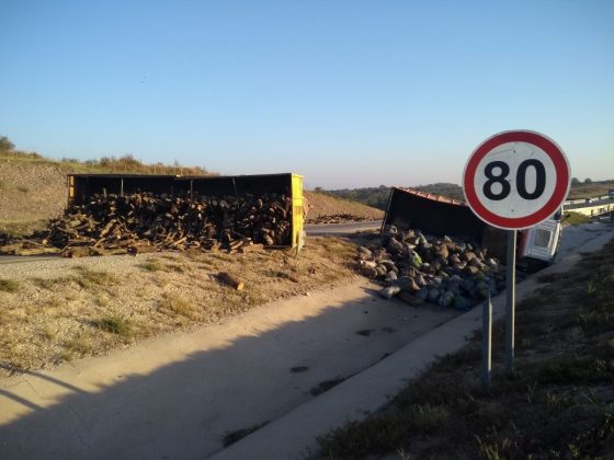 accidente ruta 36 leña - Ruta 36: media calzada cortada por el vuelco de un camión