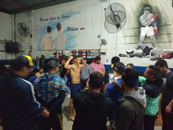 boxeo1 - Se realizó el pesaje a los boxeadores que se enfrentarán en el Polideportivo