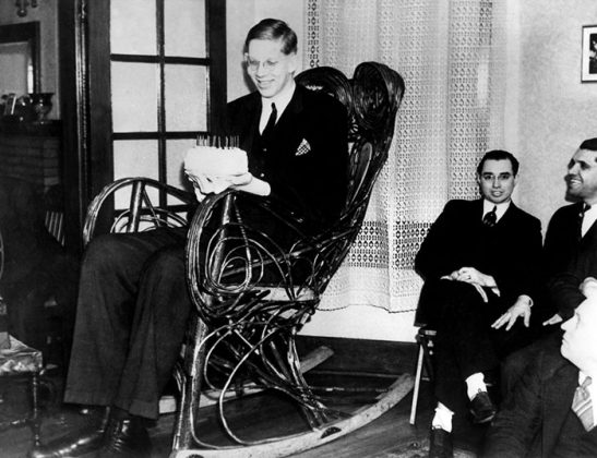 11 3 - Surgen reveladoras imágenes del hombre más alto del mundo