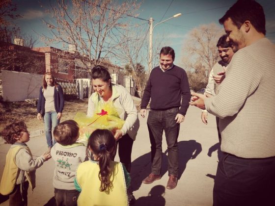 acto bandera liniers - La escuela Santiago de Liniers conmemoró el día de la Bandera