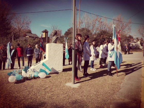 acto bandera liniers3 - La escuela Santiago de Liniers conmemoró el día de la Bandera