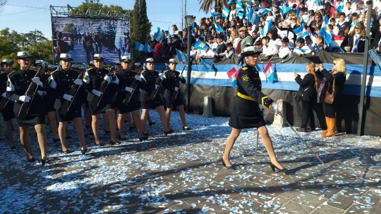 jura mujeres soldados - Miles de niños de la zona juraron la bandera, ante la presencia del gobernador Schiaretti