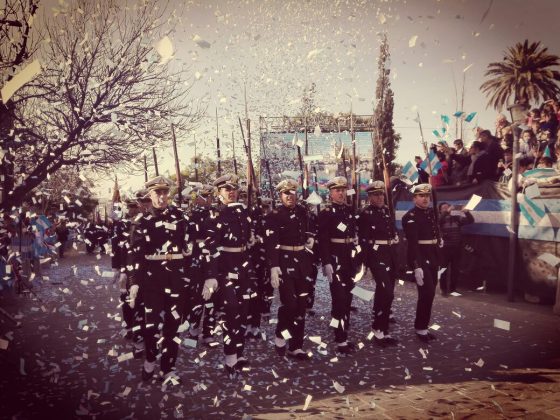 jura policia - Miles de niños de la zona juraron la bandera, ante la presencia del gobernador Schiaretti