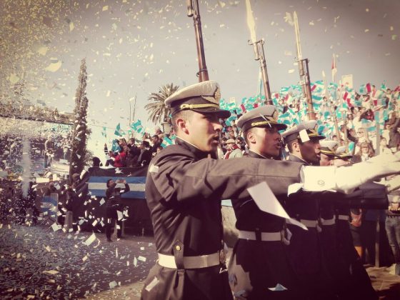 jura soldados desfile - Miles de niños de la zona juraron la bandera, ante la presencia del gobernador Schiaretti