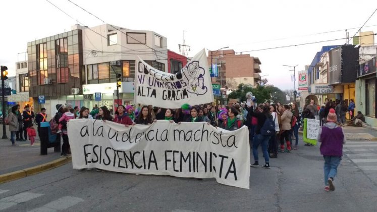 marcha ni una menos 2018 6 - A dos semanas del femicidio de Maddalena, Alta Gracia marchó por #niunamenos