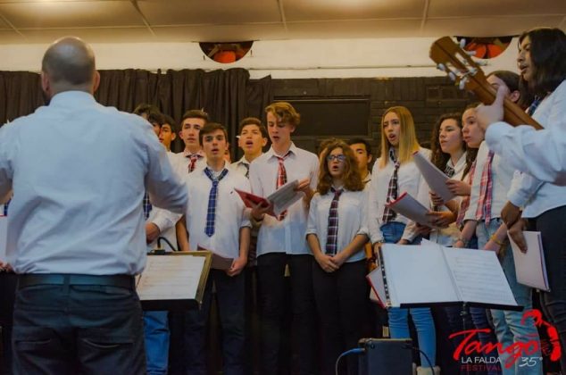 coro juvenil cerca - El Coro Juvenil de Alta Gracia brilló en la Expotango Coral de La Falda