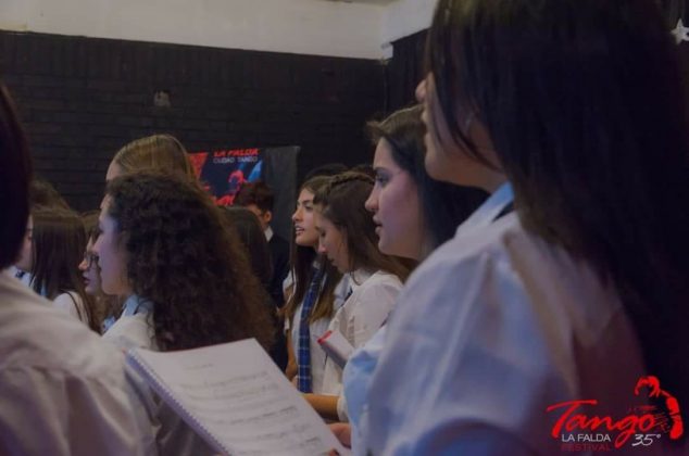 coro juvenil cerca I - El Coro Juvenil de Alta Gracia brilló en la Expotango Coral de La Falda