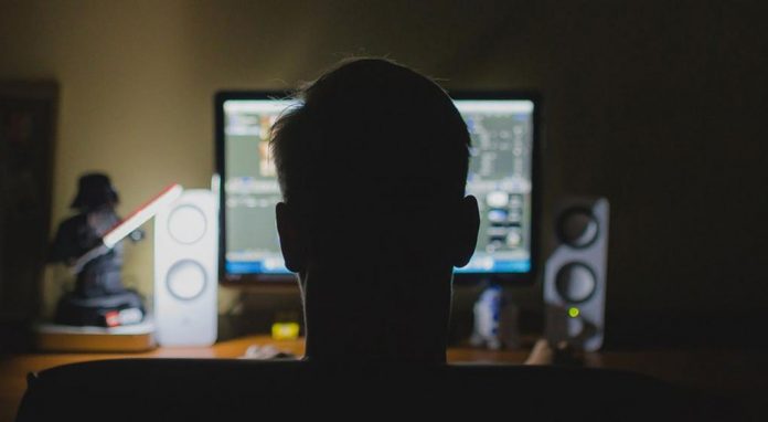 watching-porn-la-voz-