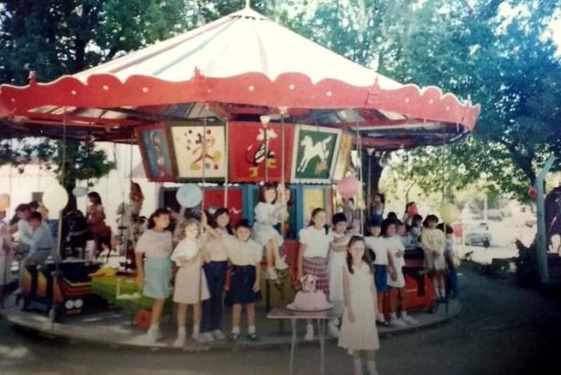 calesita niños II E - Infancia retro: ¿Conocés la historia de Bebelandia?