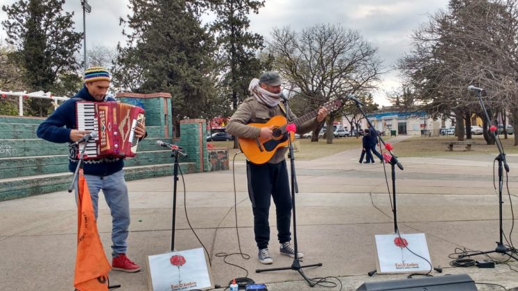 estatua emi mauri - Inauguraron la estatua de Emi D´Ambra en el Anfiteatro de La Memoria