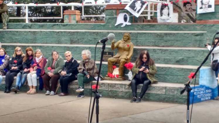 estatua emi sonia silvia sara - Inauguraron la estatua de Emi D´Ambra en el Anfiteatro de La Memoria