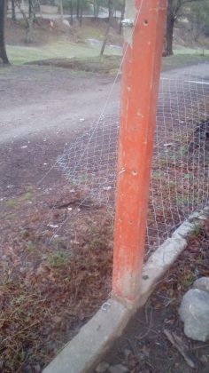 alambrado roto - Denuncian el robo de alambrado olímpico en el García Lorca
