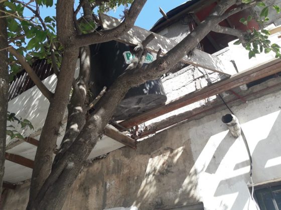 construccion precaria - Por peligro de derrumbe, clausuraron una construcción precaria