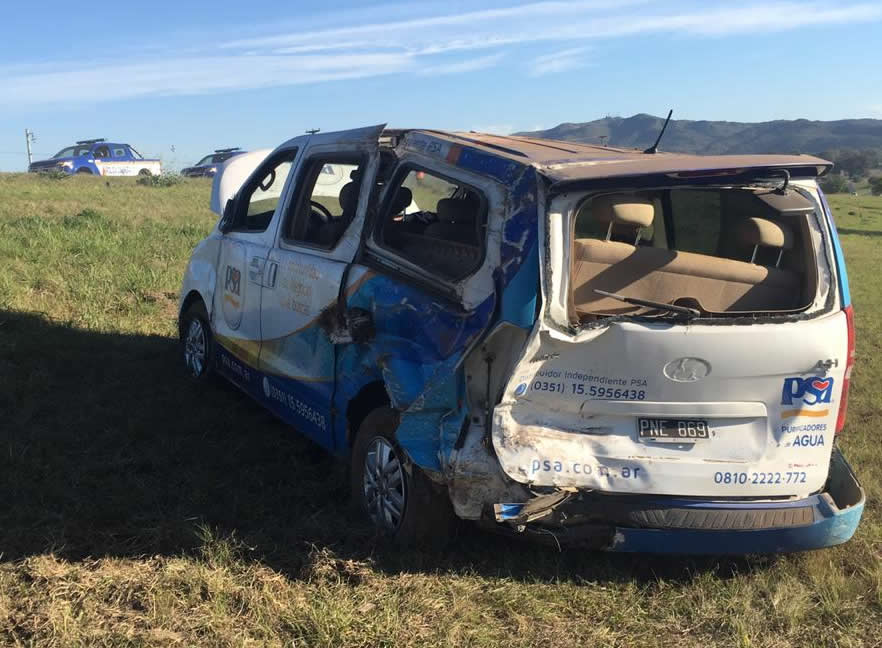 accidente malagueño 11 - Tras un fuerte impacto una mujer tuvo que ser hospitalizada
