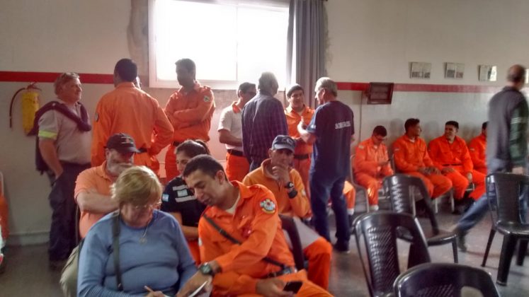 entrega material bomberos - Entregaron equipamiento a Bomberos Voluntarios