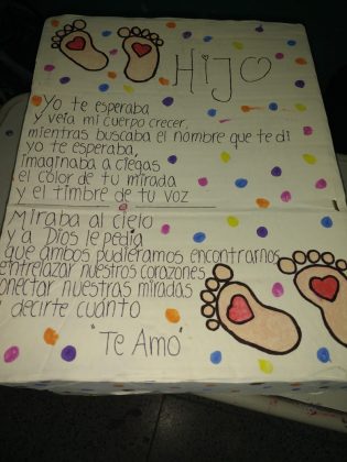 EXPOcomunicacion caja bebe yo te esperaba - “Produciendo emociones, despertando sonrisas” dona cajas con ajuares al Hospital Illia