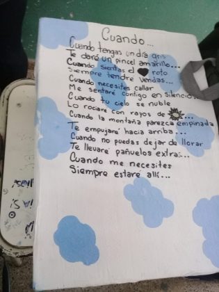 EXPO poesia I - “Produciendo emociones, despertando sonrisas” dona cajas con ajuares al Hospital Illia