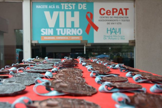 HOSPITAL illia medallas maraton - Ni el clima detuvo el Maratón Solidario por el VIH