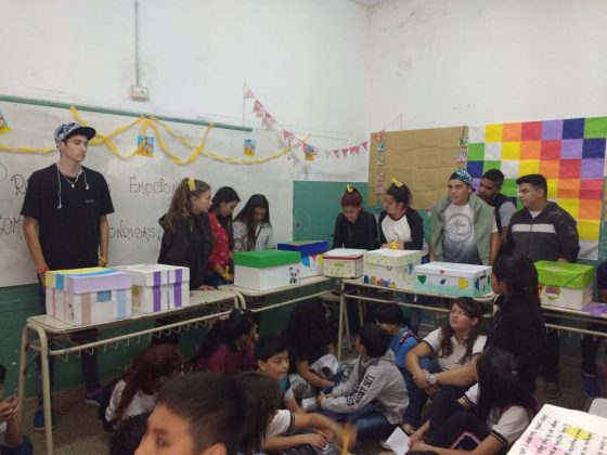 expocomunicacion cajas - “Produciendo emociones, despertando sonrisas” dona cajas con ajuares al Hospital Illia