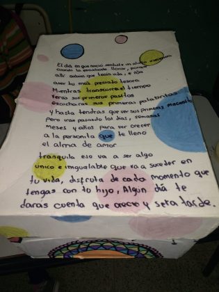 expocomunicacion poesia - “Produciendo emociones, despertando sonrisas” dona cajas con ajuares al Hospital Illia