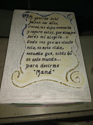 expocomunicacion poesia I - “Produciendo emociones, despertando sonrisas” dona cajas con ajuares al Hospital Illia