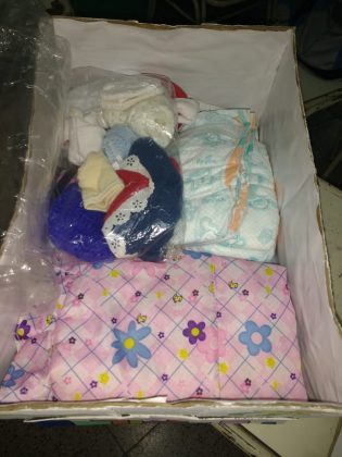 expocomunicacion ropita - “Produciendo emociones, despertando sonrisas” dona cajas con ajuares al Hospital Illia