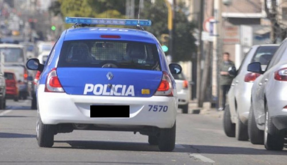 policia cba 1 - Intentaron robar un televisor y lo dejaron en la calle