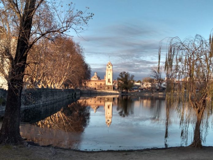 tajamar invierno sol nubes