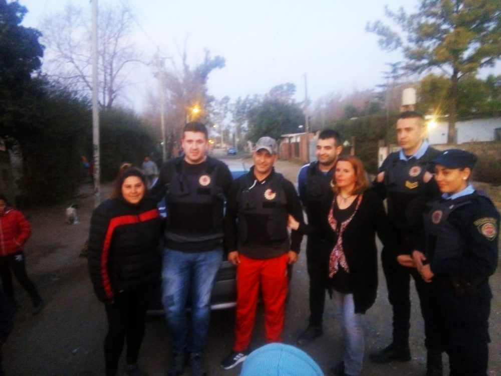 policia solidaridad - La policía entregó donaciones al merendero "Un sol para los chicos"