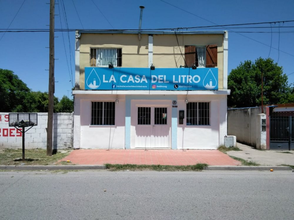 la casa del litro - Un litro de leche por mes: Entregarán ropa