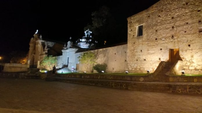 estacia jesuitica noche