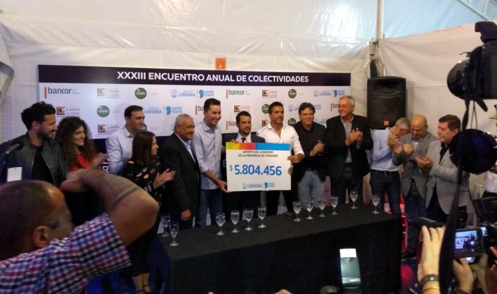 colectividades 5 millones E - Provincia entregó 5 millones de pesos a Colectividades