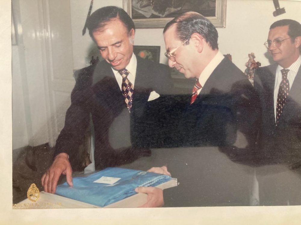villar menem bandera - "Siempre junto a él, tanto en las buenas como en las malas"