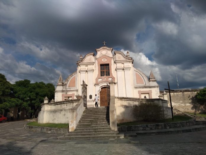 clima iglesia nubes