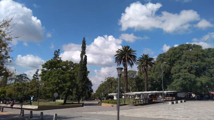 clima nubes plaza solares