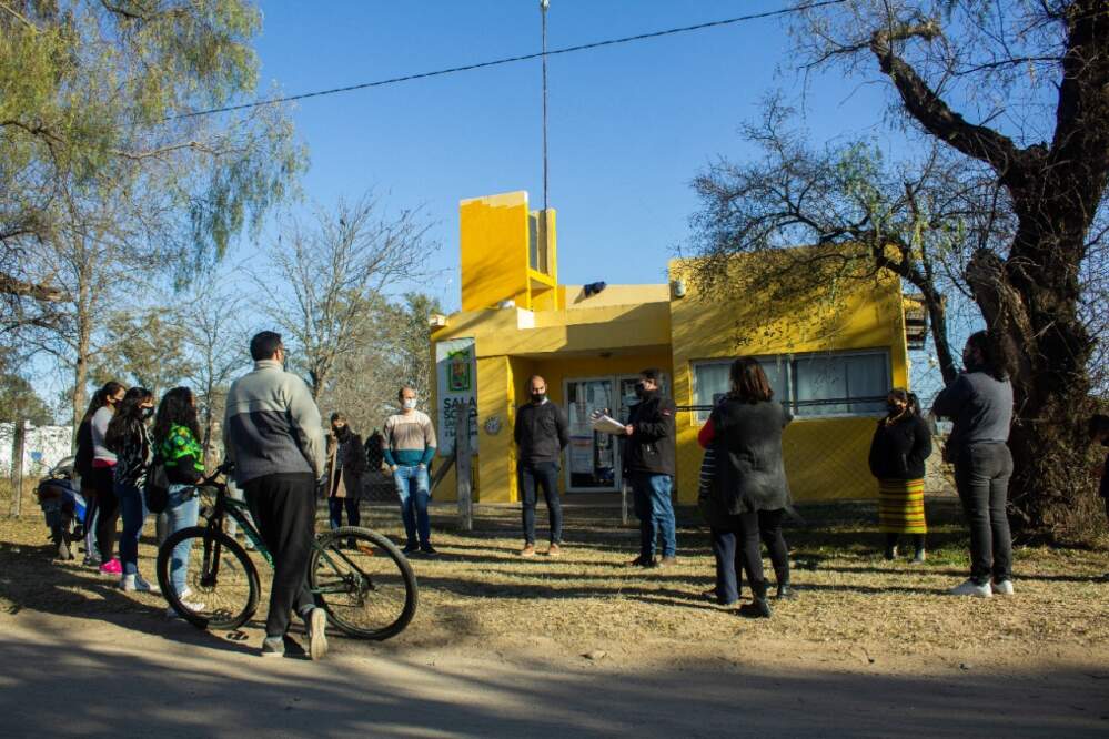 ANISACATE COLECTIVO NUEVO REUNION ZALAZAR - Anisacate compró su segundo colectivo para llevar estudiantes a la escuela