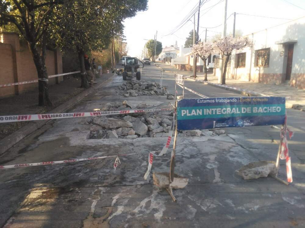 reparacion calles alta gracia - Continúa el plan de reparación de calles de Alta Gracia