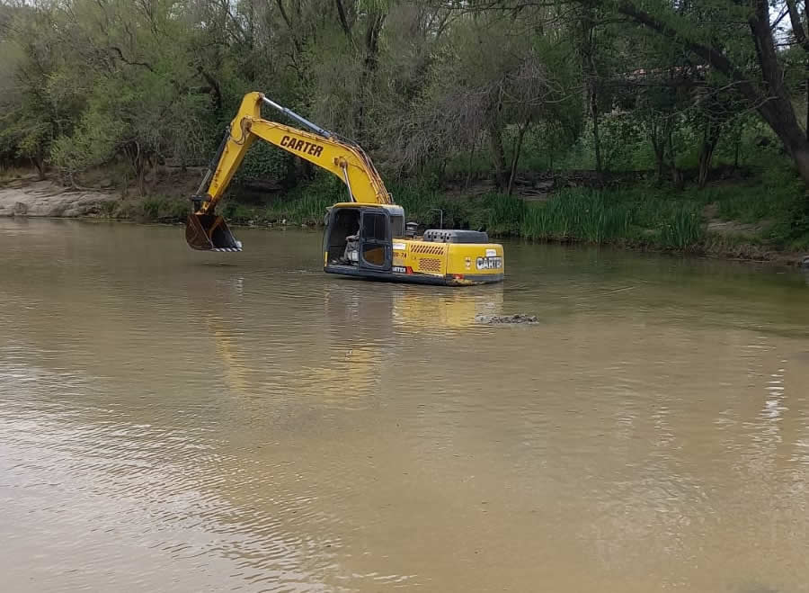 Villa Río: preocupación de vecinos por remoción de material del río VILLA RIO - Villa Río: preocupación de vecinos por remoción de material del río