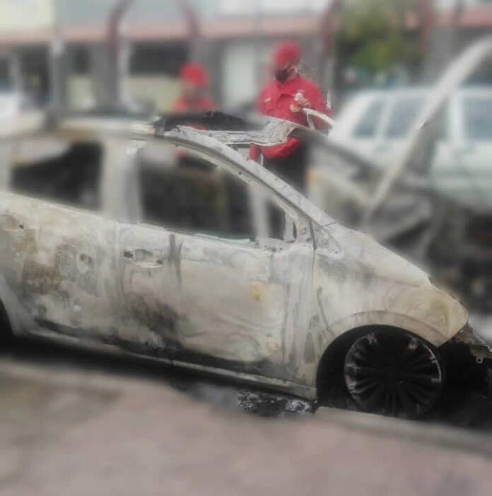 auto incendiado 2