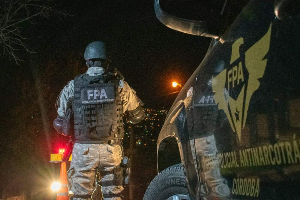 fpa carlos paz - Lo "sorprendieron" fraccionando más de 200 dosis de cocaína