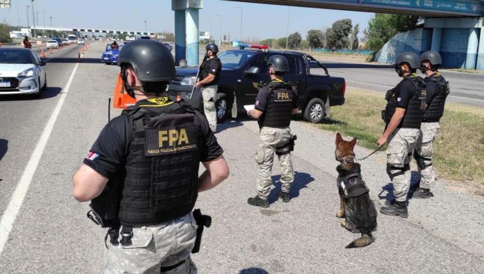 Secuestran drogas en un control preventivo en Ruta 20 FPA control ruta - Secuestran drogas en un control preventivo en Ruta 20