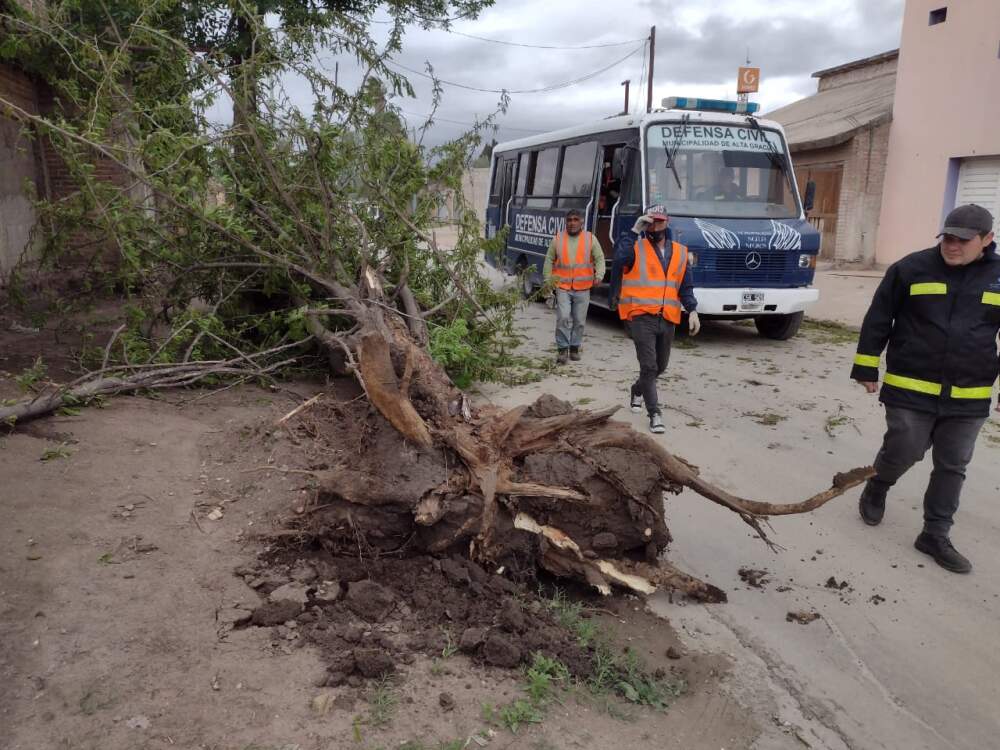 temporal 2 - Una casa se derrumbó por la voladora de un techo