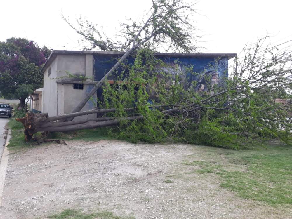 temporal 5 - Una casa se derrumbó por la voladora de un techo